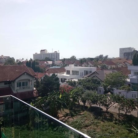Acqua Condominium Pattaya Bagian luar foto