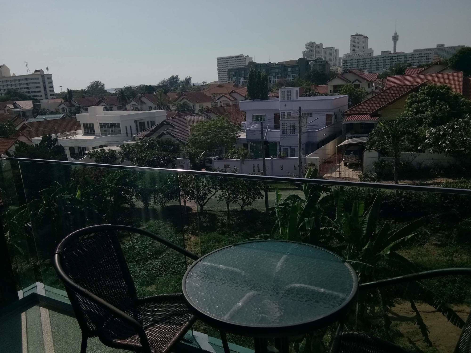 Acqua Condominium Pattaya Bagian luar foto